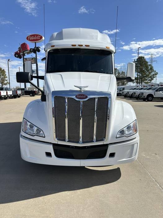 2022 Peterbilt 579 Base
