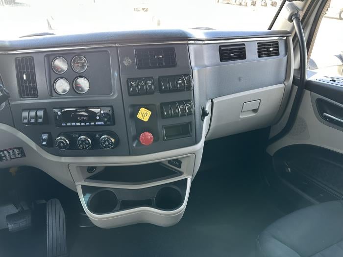 2022 Peterbilt 579 Base