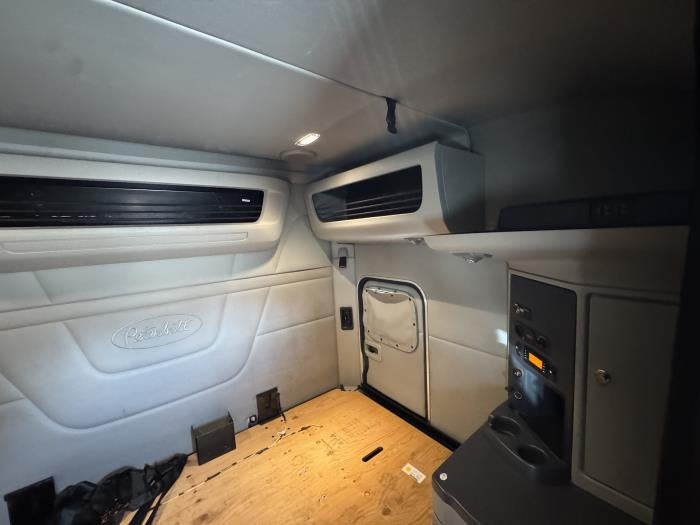 2022 Peterbilt 579 Base