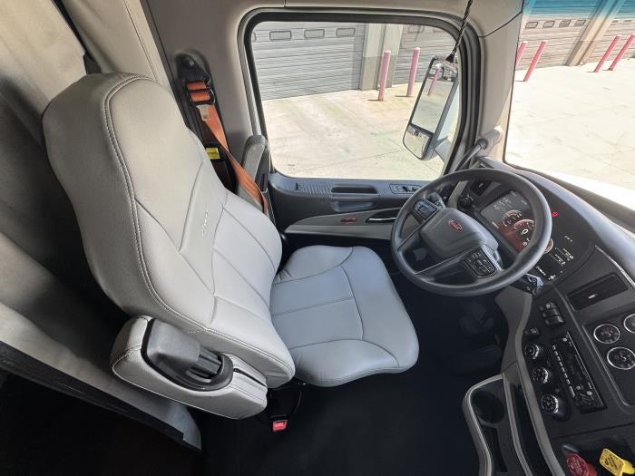 2022 Peterbilt 579 Base