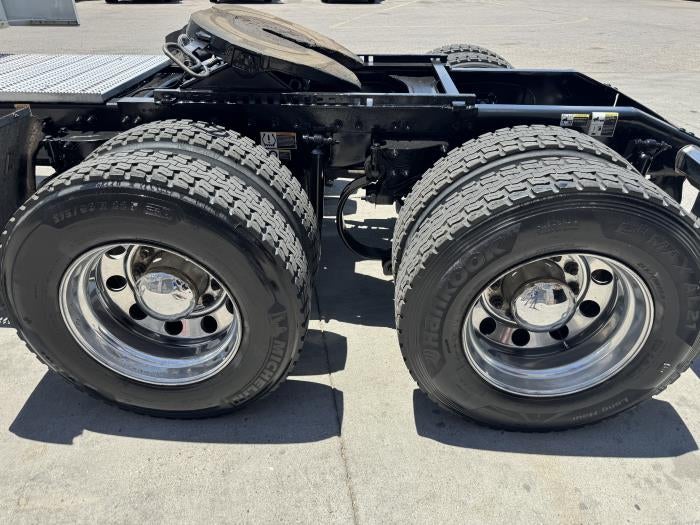 2022 Peterbilt 579 Base
