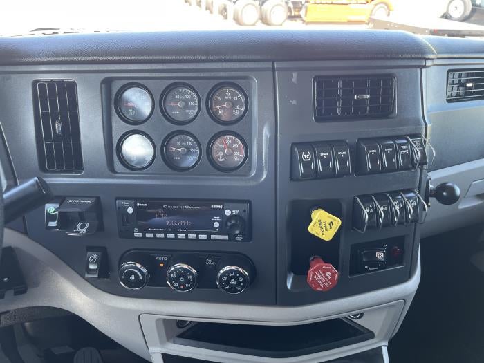 2023 Peterbilt 579 Base