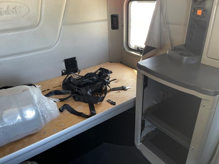 2023 Peterbilt 579 Base