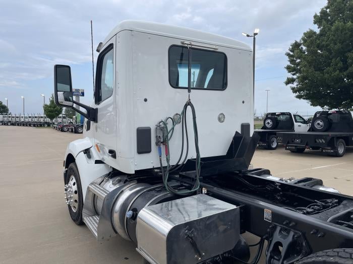 2021 Peterbilt 579 Base