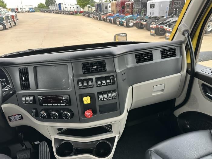 2023 Peterbilt 579 Base