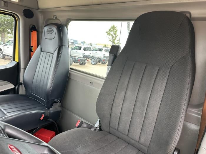 2023 Peterbilt 579 Base