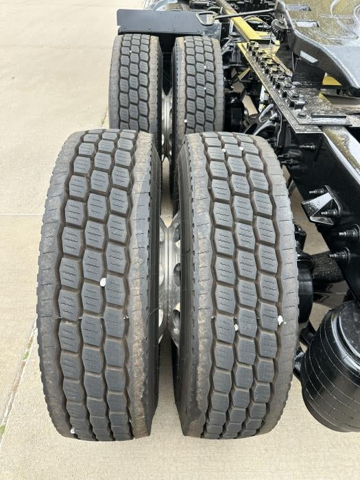2023 Peterbilt 579 Base
