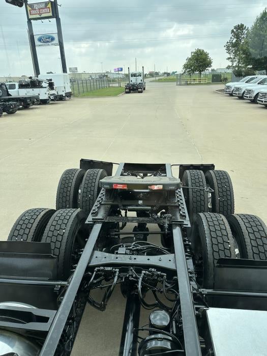 2023 Peterbilt 579 Base