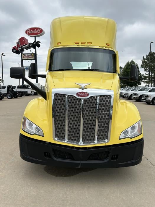 2023 Peterbilt 579 Base