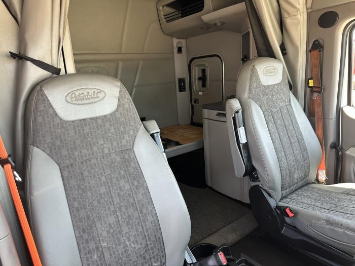 2021 Peterbilt 579 Base