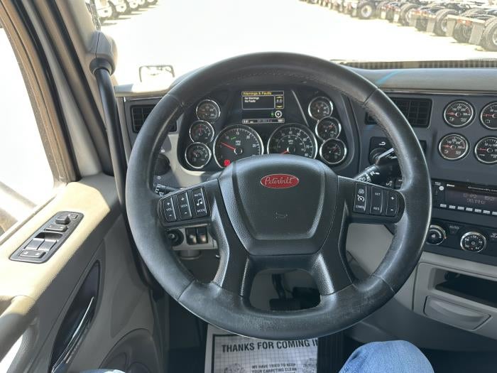2021 Peterbilt 579 Base