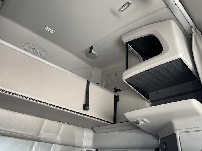 2021 Peterbilt 579 Base