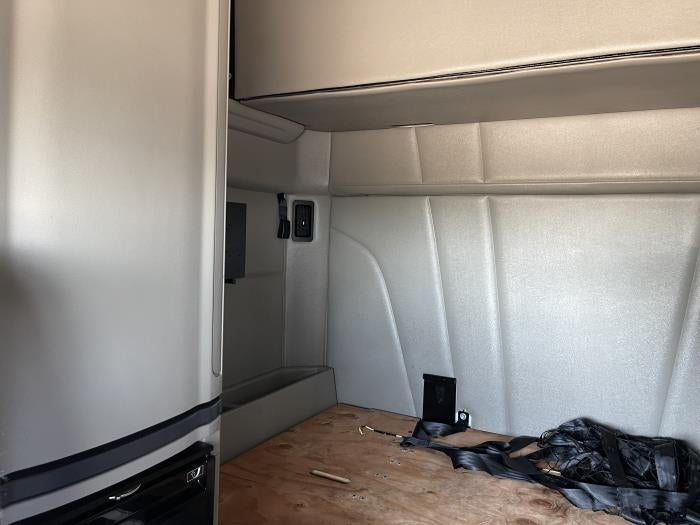 2021 Peterbilt 579 Base