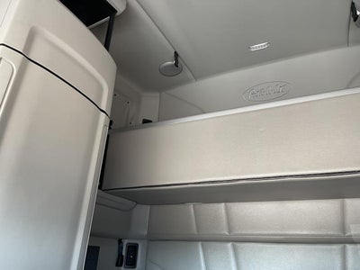 2021 Peterbilt 579 Base