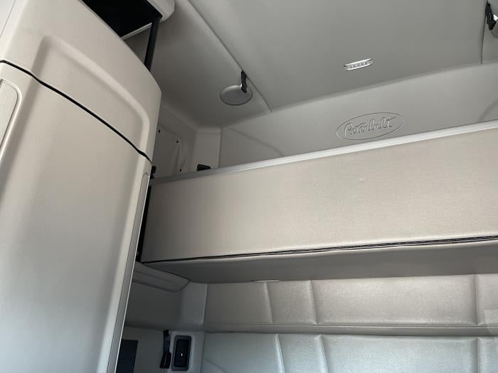 2021 Peterbilt 579 Base