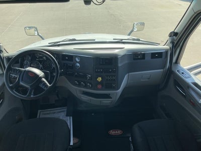 2021 Peterbilt 579 Base