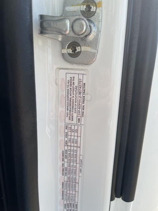 2021 Peterbilt 579 Base