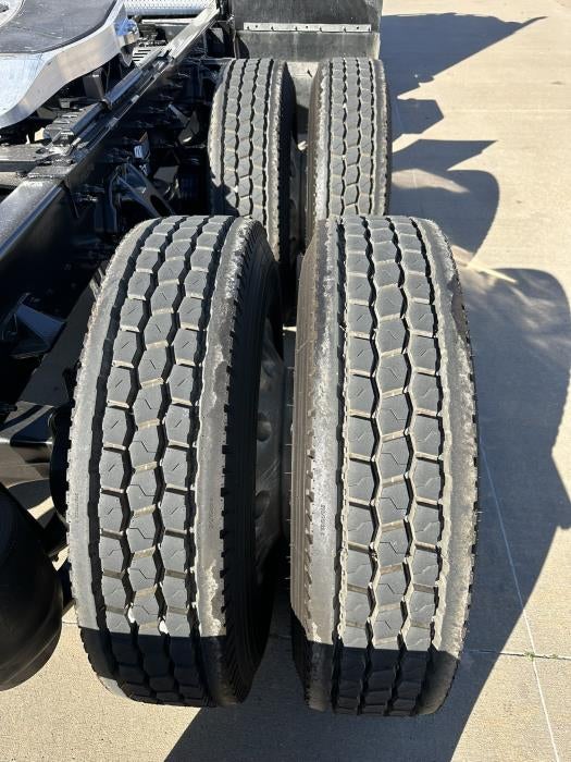 2021 Peterbilt 579 Base