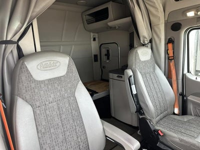 2021 Peterbilt 579 Base
