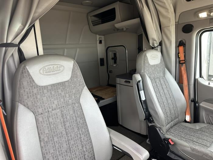 2021 Peterbilt 579 Base