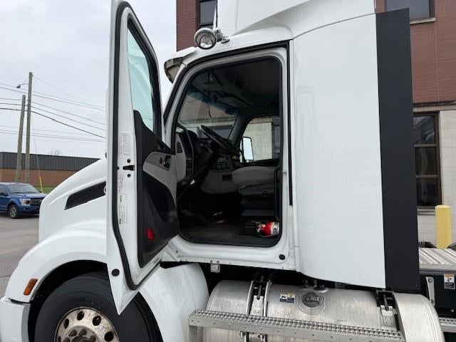 2023 Peterbilt 579 Base