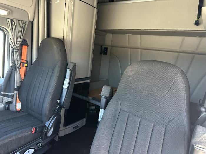 2021 Peterbilt 579 Base