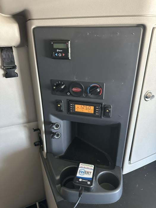 2021 Peterbilt 579 Base