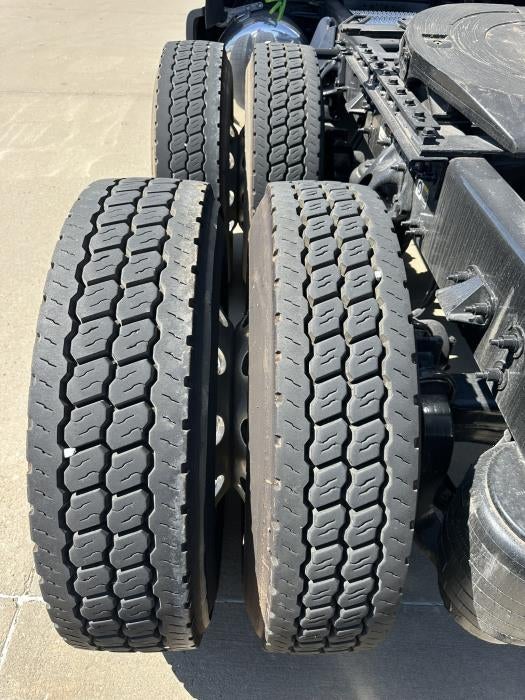 2021 Peterbilt 579 Base
