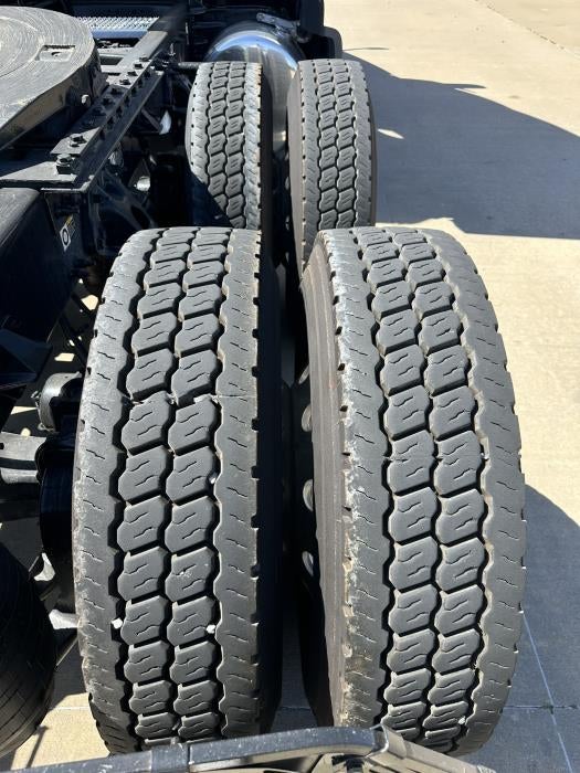 2021 Peterbilt 579 Base