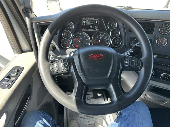 2021 Peterbilt 579 Base