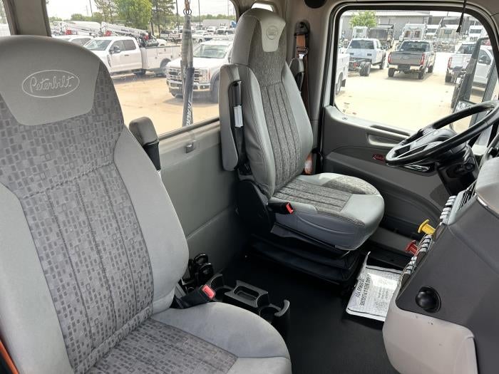 2021 Peterbilt 579 Base