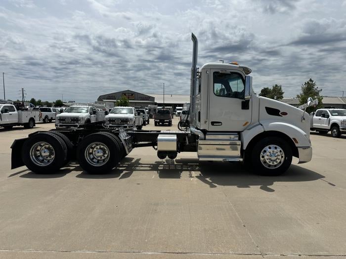 2021 Peterbilt 579 Base