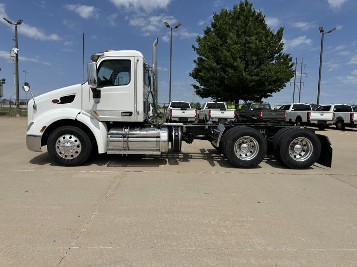 2021 Peterbilt 579 Base