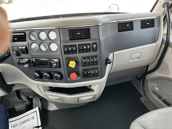 2021 Peterbilt 579 Base