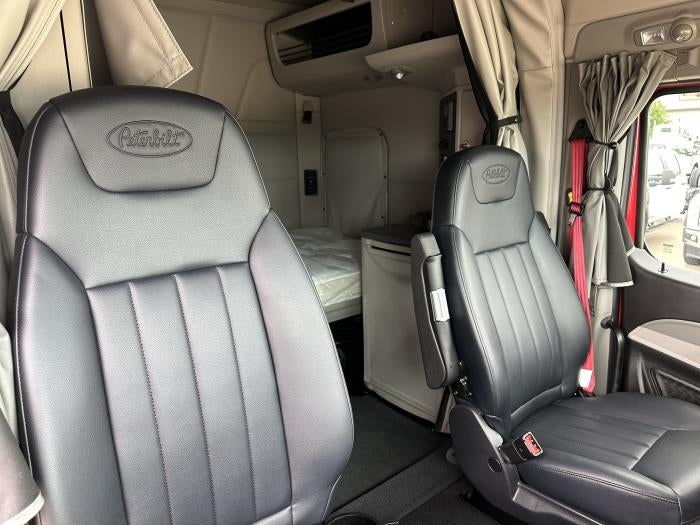 2025 Peterbilt 579 Base