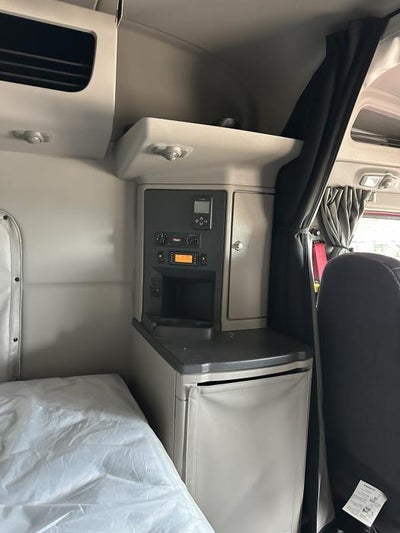 2025 Peterbilt 579 Base