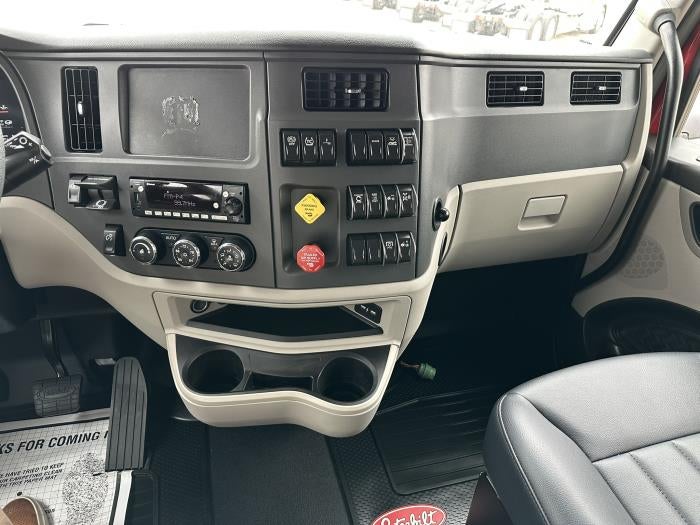 2025 Peterbilt 579 Base