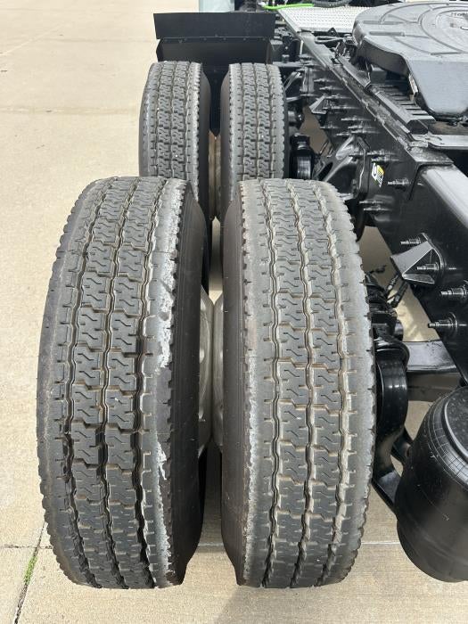 2021 Peterbilt 579 Base