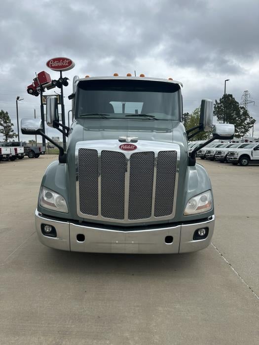 2021 Peterbilt 579 Base