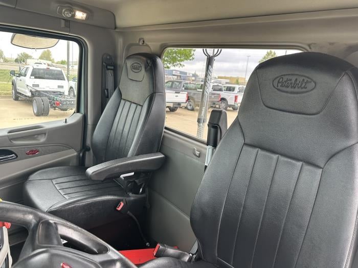 2021 Peterbilt 579 Base