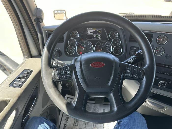 2021 Peterbilt 579 Base
