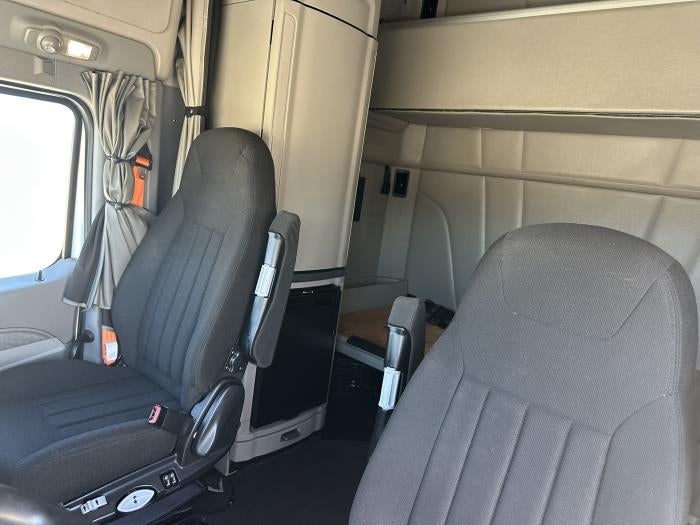 2021 Peterbilt 579 Base