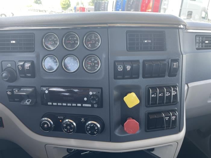 2022 Peterbilt 567 Base