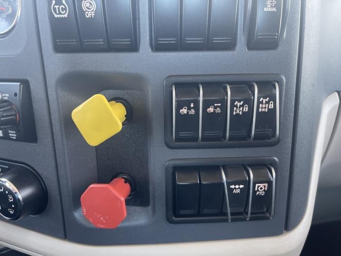 2022 Peterbilt 567 Base