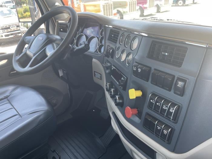 2022 Peterbilt 567 Base