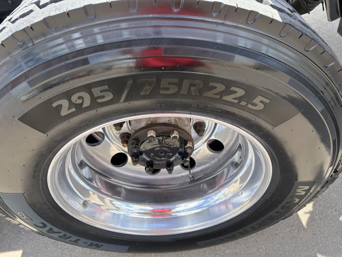 2020 Peterbilt 567 Base