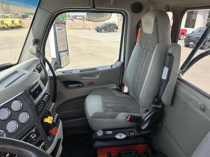 2020 Peterbilt 567 Base