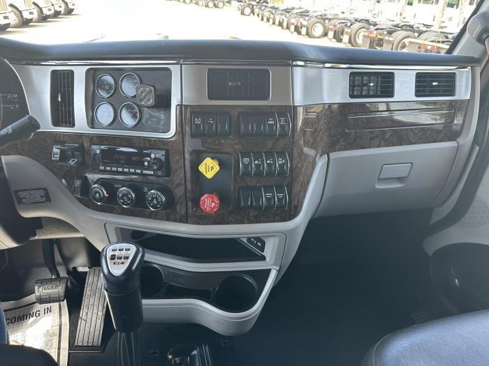 2025 Peterbilt 589 Base