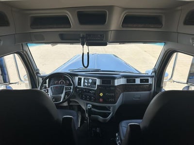 2025 Peterbilt 589 Base