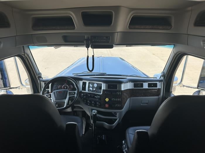 2025 Peterbilt 589 Base
